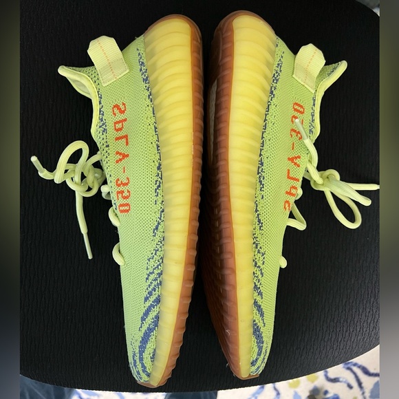 New Men’s 11.5 Adidas Yeezy - Picture 7 of 7